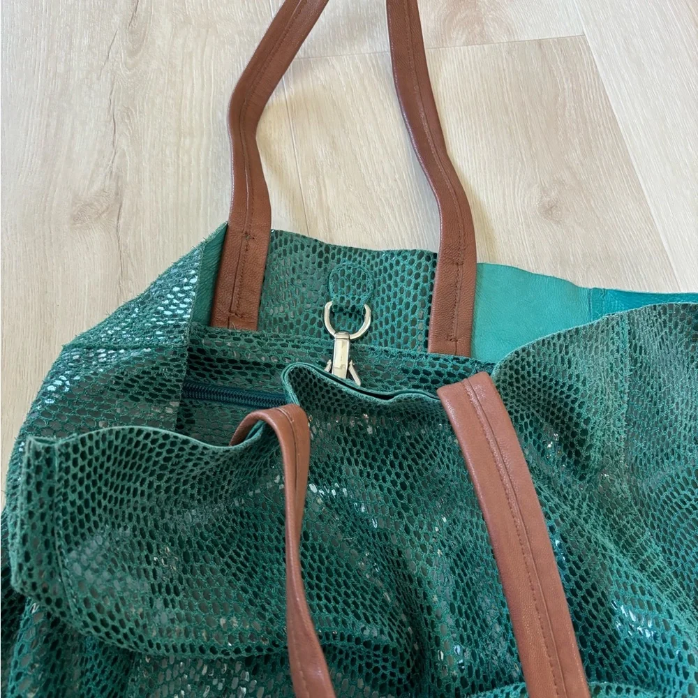 Barely used, Sorial Green and Brown Hobo Bag with Textured Design - Picture 5 of 6